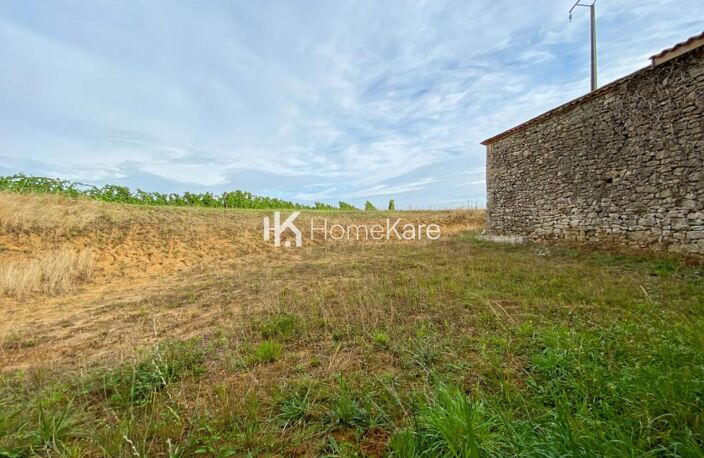 UNE BELLE BATISSE EN PIERRE DANS UN ECRIN DE VERDURE — photo 5