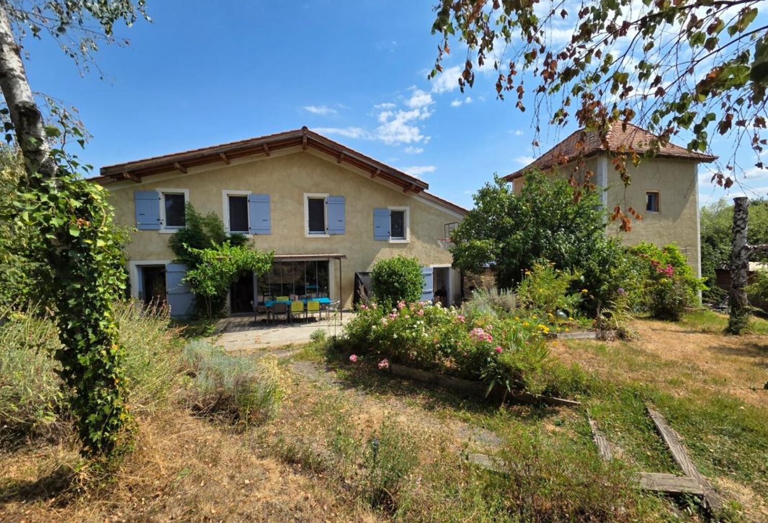 EXCLUSIVITE / Très belle maison avec dépendances et terrain / 63160 Glaine Montaigut — photo 1