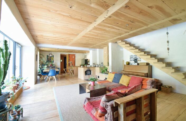 EXCLUSIVITE / Très belle maison avec dépendances et terrain / 63160 Glaine Montaigut — photo 2