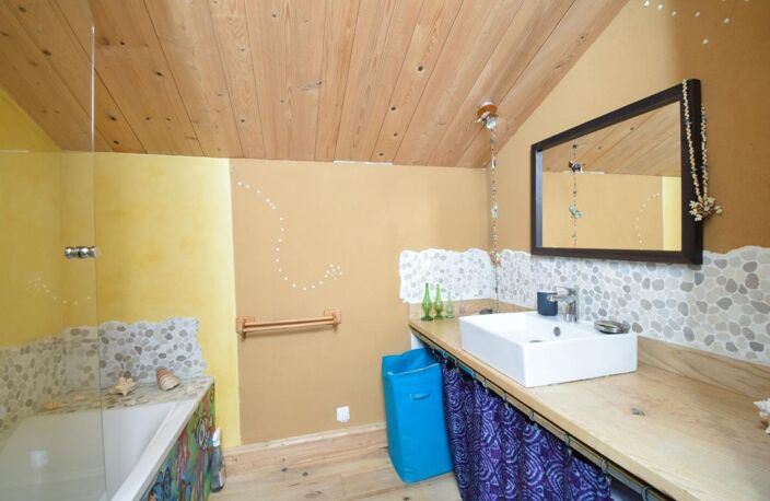 EXCLUSIVITE / Très belle maison avec dépendances et terrain / 63160 Glaine Montaigut — photo 4