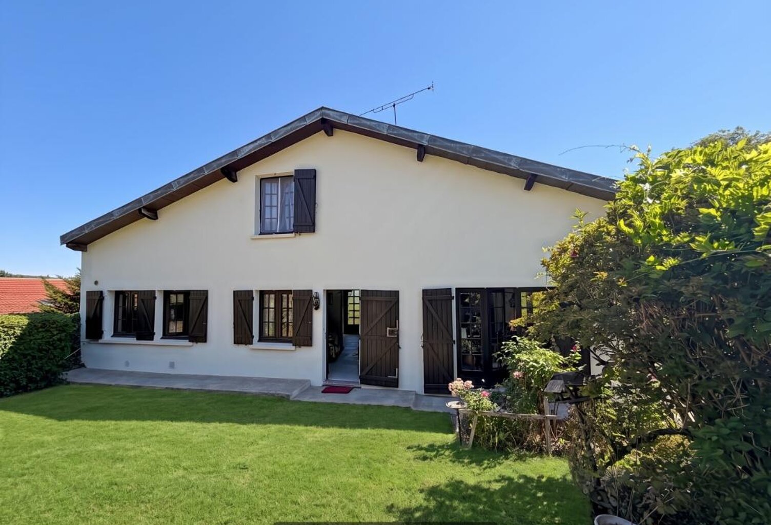 CHAMPIGNEULLES – Maison de caractère avec jardin, au calme et proche de toutes les commodités — photo 1