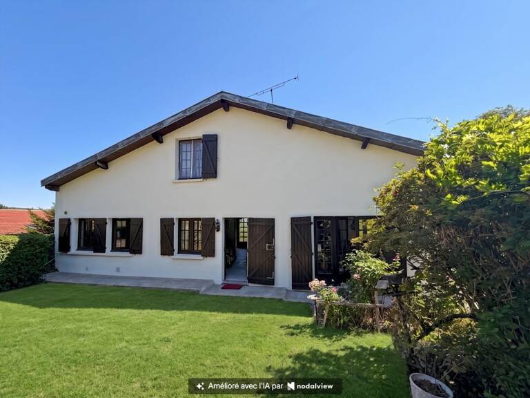 CHAMPIGNEULLES – Maison de caractère avec jardin, au calme et proche de toutes les commodités — photo 1