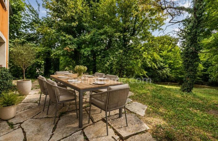 Maison familiale atypique de 170 m² avec jardin, terrasse et garage double – Collonges-au-Mont-d'Or — photo 2