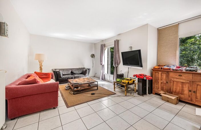 Maison familiale atypique de 170 m² avec jardin, terrasse et garage double – Collonges-au-Mont-d'Or — photo 4