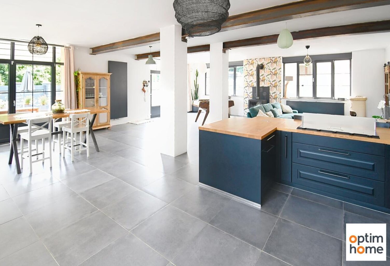 ARTISANS, ENTREPRENEURS, COLLECTIONNEURS & INVESTISSEURS – PROPRIÉTÉ RARE AVEC 11 GARAGES — photo 1