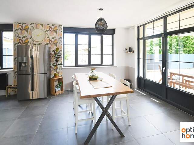 ARTISANS, ENTREPRENEURS, COLLECTIONNEURS & INVESTISSEURS – PROPRIÉTÉ RARE AVEC 11 GARAGES — photo du bien