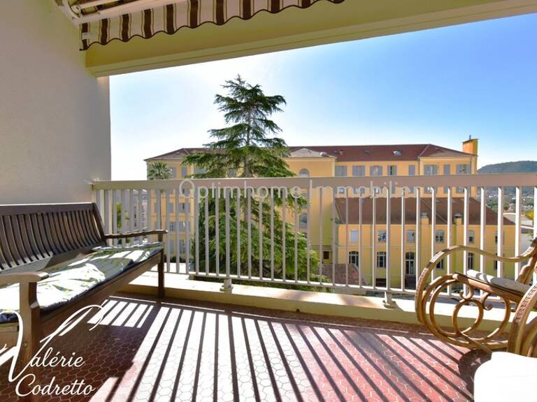 Appartement traversant 87 m² avec terrasse plein sud, parking et 2 caves – Hyères Centre 83400 — photo 1