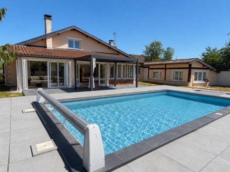 VILLA AVEC PISCINE DÉPENDANCES HABITABLES ET PARC ARBORÉ — photo 1
