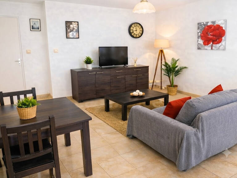   AGDE – LES CAYRETS – UN T3 MEUBLÉ, 2 CHAMBRES, TERRASSE + 2 PARKINGS… AVEC ENVIRON 9 360 € DE LOYERS ANNUELS POTENTIELS ! — photo 1