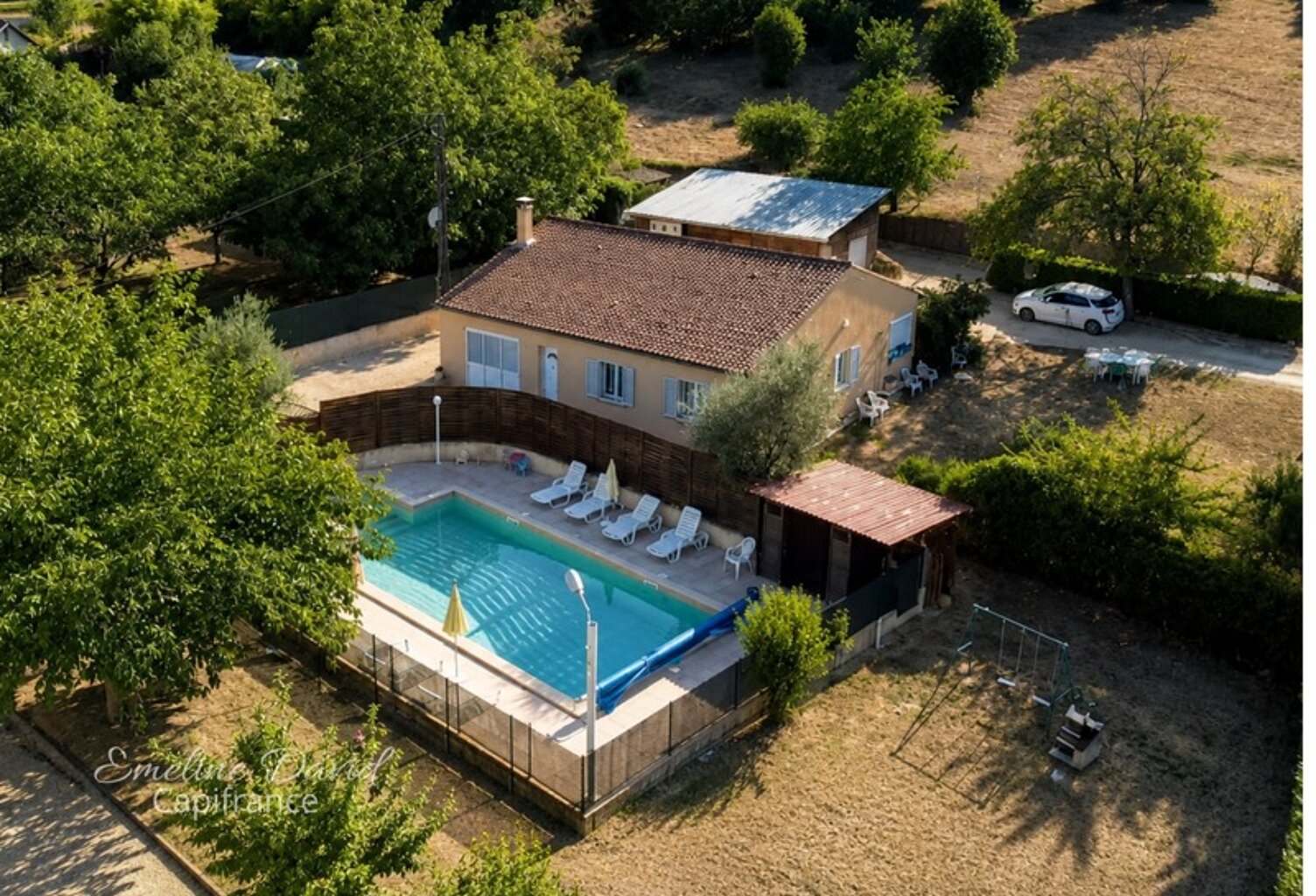 Secteur recherché – Maison de plain-pied avec piscine sur environ 7 000 m² — photo 1