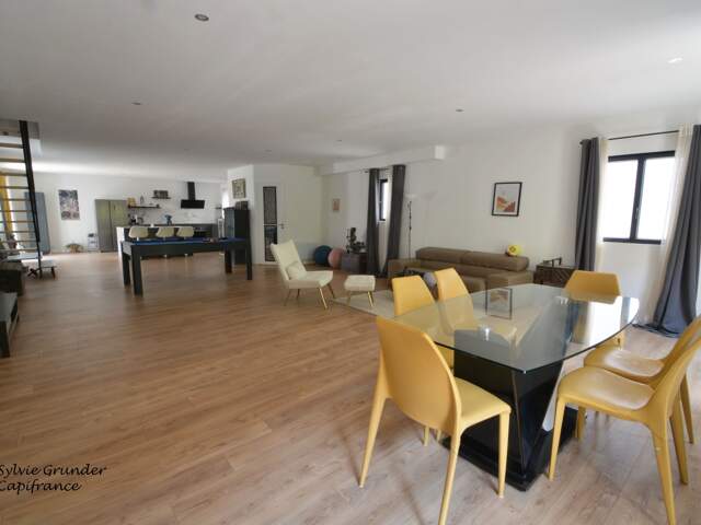 Maison à vendre 5 pièces SALON DE PROVENCE (13)209M² avec extérieurs et garage — photo du bien