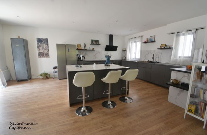 Maison à vendre 5 pièces SALON DE PROVENCE (13)209M² avec extérieurs et garage — photo 4