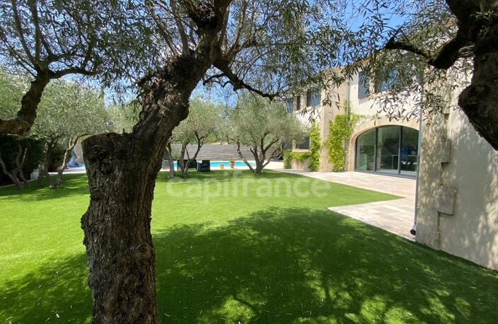 À SAINT MAXIMIN (30) Splendide propriété de 280 m², à 5 min d’Uzès proche de toutes commodités, sur un terrain clos et arboré d’environ 1 600 m² ! — photo 4