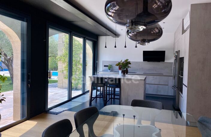 À SAINT MAXIMIN (30) Splendide propriété de 280 m², à 5 min d’Uzès proche de toutes commodités, sur un terrain clos et arboré d’environ 1 600 m² ! — photo 5