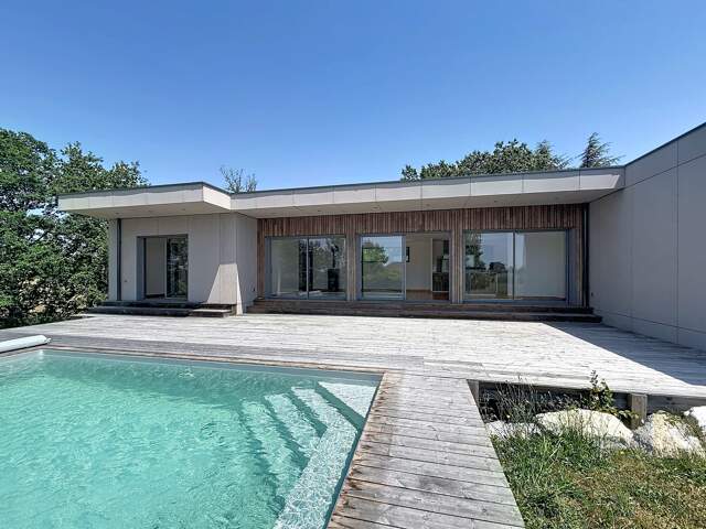 Maison à vendre plain-pied en bois de 149 m², 5 pièces, piscine, 2 garages - BERGERAC (24) — photo du bien
