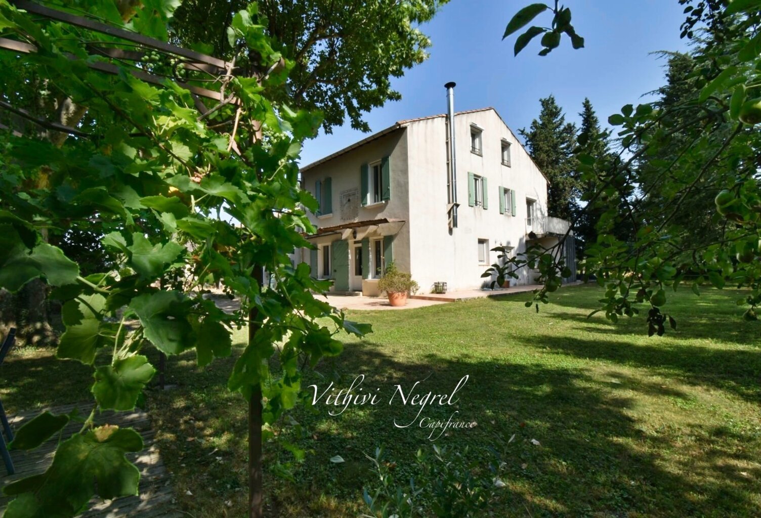 Propriété à vendre 8 pièces et annexe  MOURIES (13) — photo 1