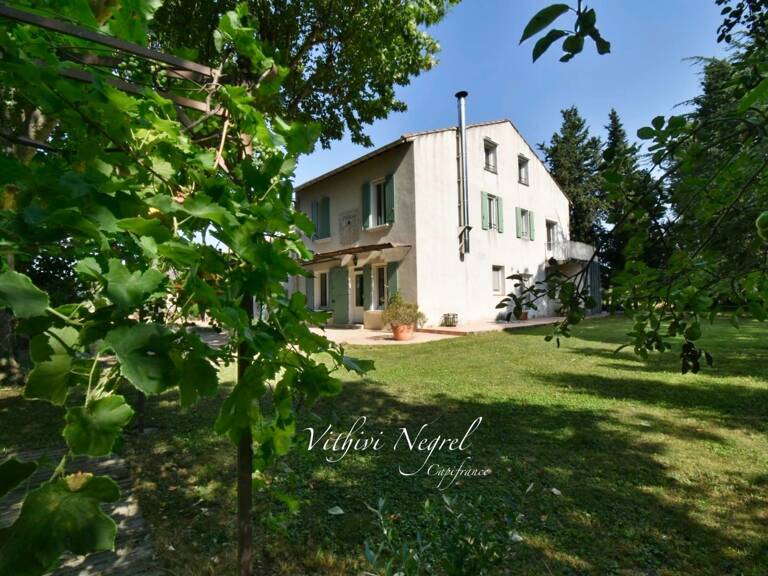 Propriété à vendre 8 pièces et annexe  MOURIES (13) — photo 1