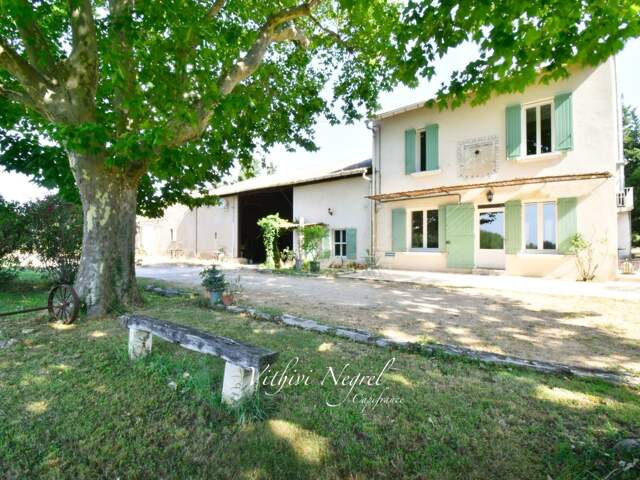 Propriété à vendre 8 pièces et annexe  MOURIES (13) — photo du bien