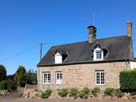 Maison en pierre à Sourdeval (50) – 4 pièces – 3 chambres dont 1 au rdc + dépendances – Terrain 2 500 m² — photo 2