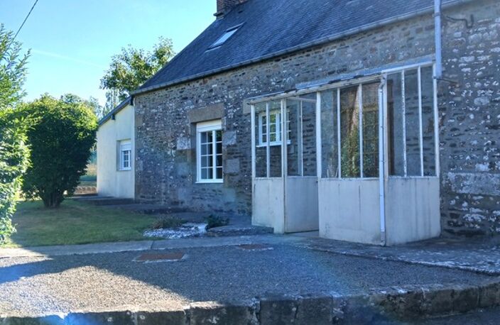 Maison en pierre à Sourdeval (50) – 4 pièces – 3 chambres dont 1 au rdc + dépendances – Terrain 2 500 m² — photo 3