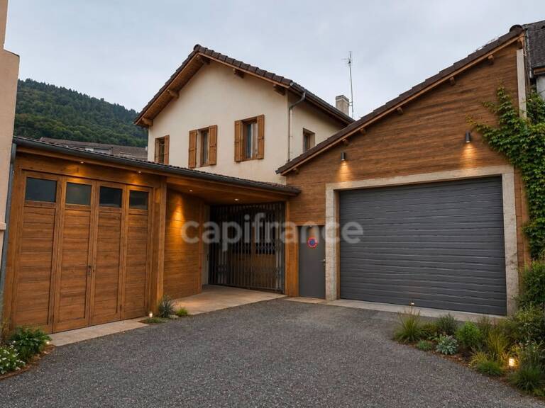 LOURDES CENTRE – Ensemble immobilier à fort potentiel avec ateliers, appartement, garages et terrasse — photo 1