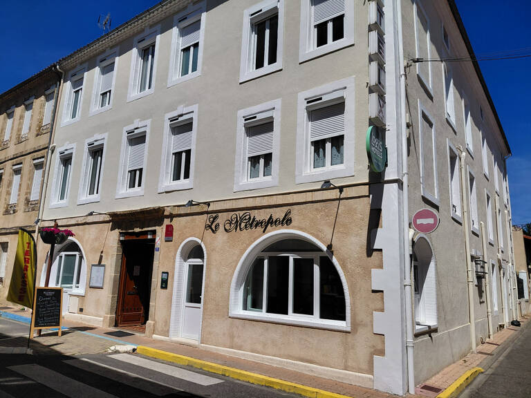 Fonds de commerce et murs à vendre MIRANDE (32) - Hôtel-Restaurant avec parking et logement de fonction — photo 1