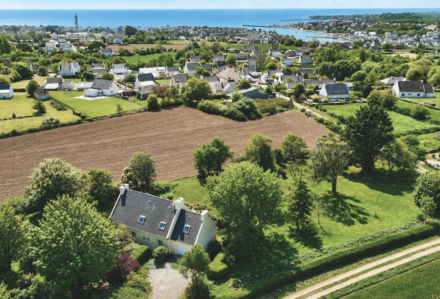 Plouhinec (29780) – Propriété de caractère de 195 m² sur 5 140 m² de terrain – À deux pas de l'océan — photo 1