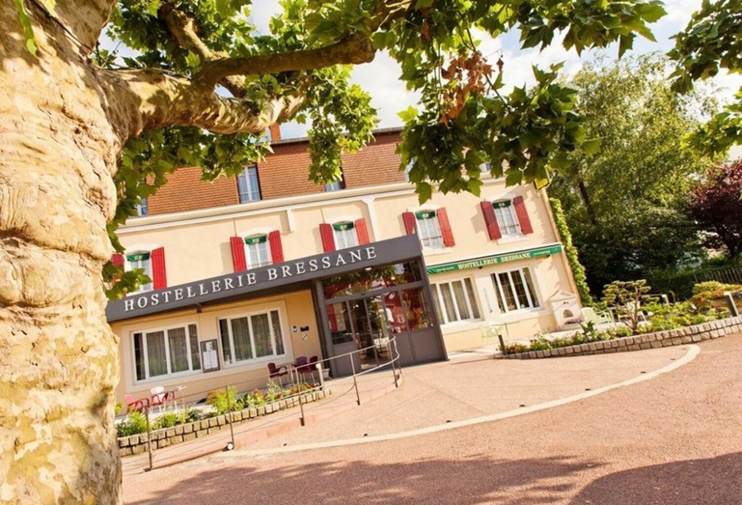 A 7 kms de l'accès autoroute -  HÔTEL-RESTAURANT EMBLÉMATIQUE À LOUER – EMPLACEMENT N°1 À CUISERY (71) — photo 1