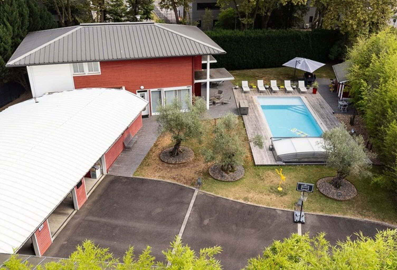 Maison d'exception, 220m², piscine, Pool house, 4 chambres, Triple Garage 90m², Terrain 1560m² sans vis-à-vis à Pau (64) — photo 1
