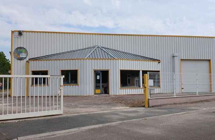 Bâtiment  industriel artisanal 2000 m² Port sur Saône  (70)  Ex-atelier de menuiserie de fabrication — photo 2