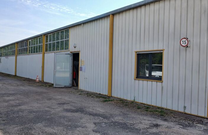 Bâtiment  industriel artisanal 2000 m² Port sur Saône  (70)  Ex-atelier de menuiserie de fabrication — photo 3