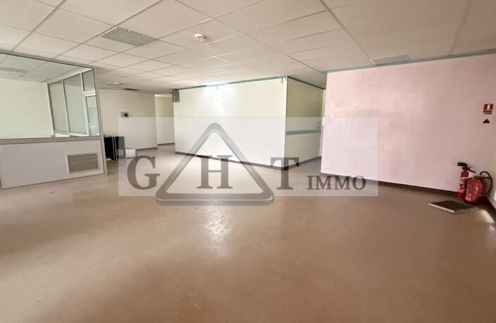 240 M² À VENDRE – MAREUIL-LÈS-MEAUX (77100) — photo 3