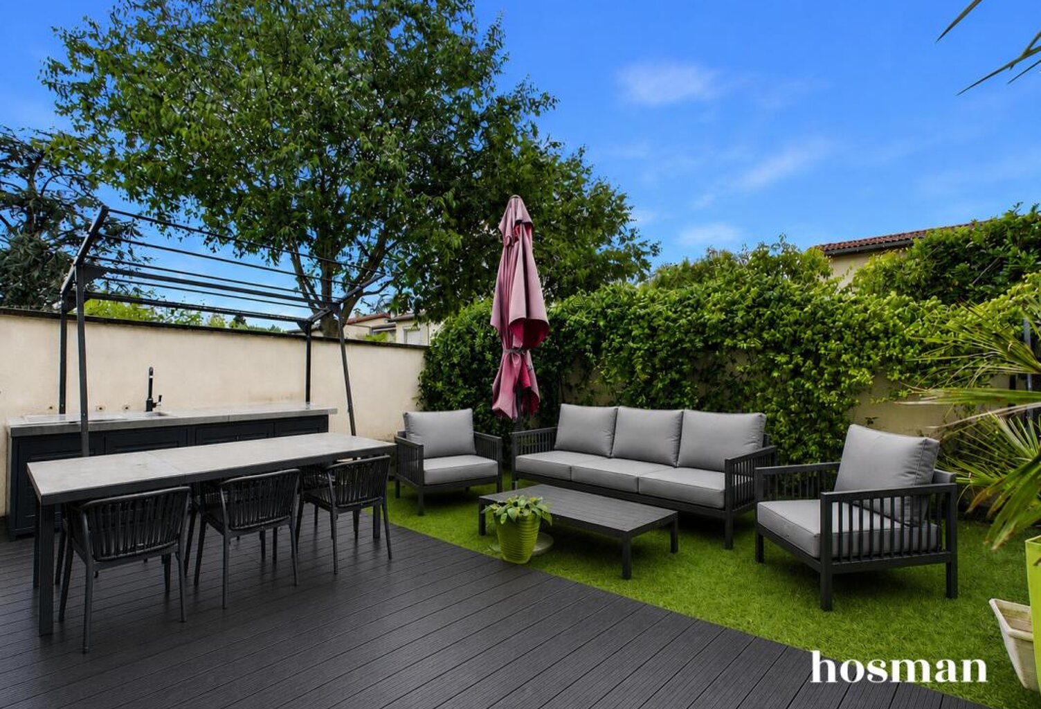 Maison mitoyenne 5 pièces de 101 m² avec jardin et terrasse, place de parking et garage à Bron centre — photo 1