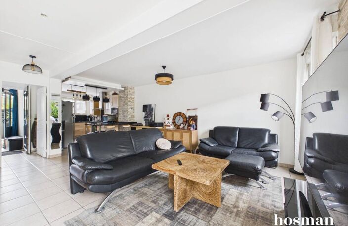 Maison mitoyenne 5 pièces de 101 m² avec jardin et terrasse, place de parking et garage à Bron centre — photo 5