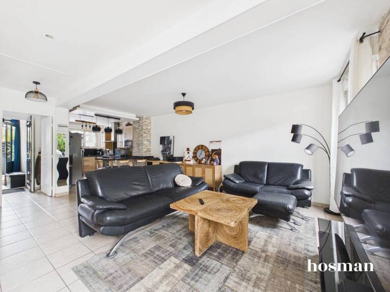 Maison mitoyenne 5 pièces de 101 m² avec jardin et terrasse, place de parking et garage à Bron centre — photo 1