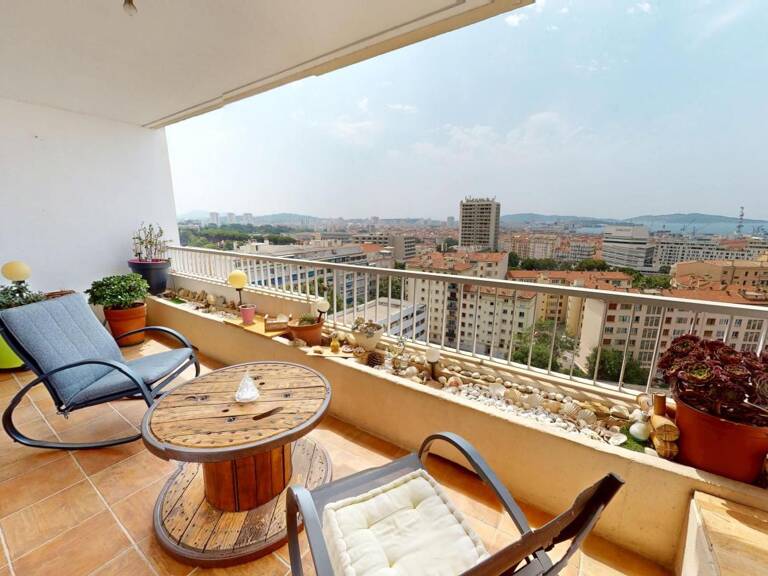 Toulon Claret – Grand T6 de 128 m² avec garage, terrasse et vue mer — photo 1