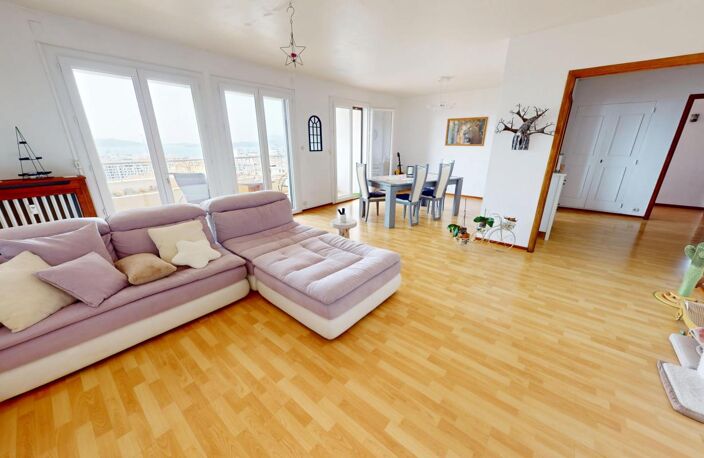 Toulon Claret – Grand T6 de 128 m² avec garage, terrasse et vue mer — photo 2