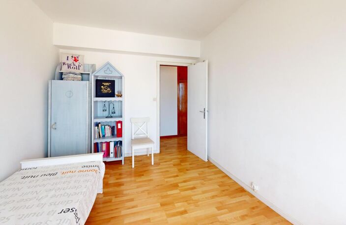 Toulon Claret – Grand T6 de 128 m² avec garage, terrasse et vue mer — photo 5