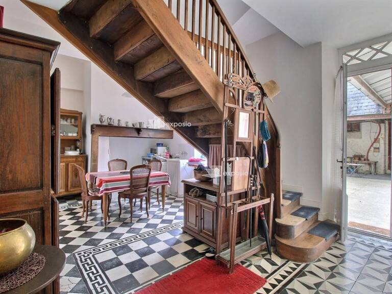 Maison de ville - avec cour intérieure -  À Vendre — photo 1