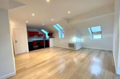 Appartement 3 pièces 858 €