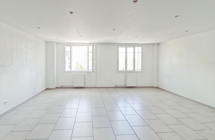 LYON 7e – FACE AU PARC BLANDAN – 73,80 m² – TRAVERSANT EST/OUEST – 5e ÉTAGE – DPE C — photo 2