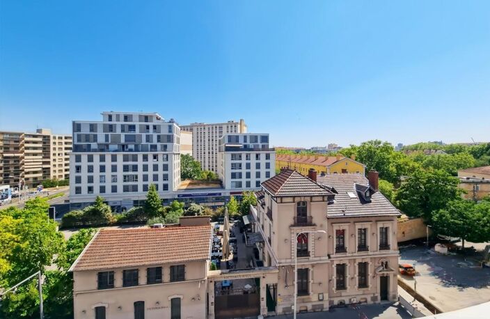 LYON 7e – FACE AU PARC BLANDAN – 73,80 m² – TRAVERSANT EST/OUEST – 5e ÉTAGE – DPE C — photo 3