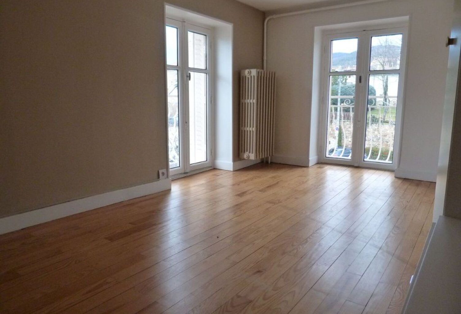 THURINS - MAISON DE VILLAGE -119M² — photo 1