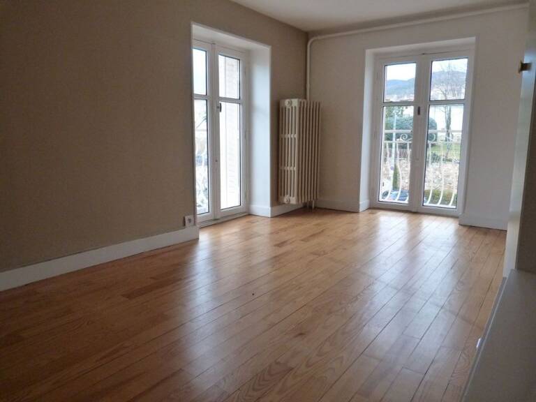 THURINS - MAISON DE VILLAGE -119M² — photo 1