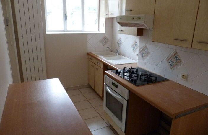 THURINS - MAISON DE VILLAGE -119M² — photo 3