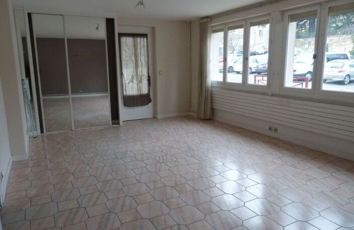 THURINS - MAISON DE VILLAGE -119M² — photo 4