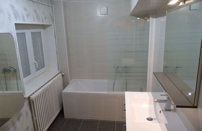 THURINS - MAISON DE VILLAGE -119M² — photo 5