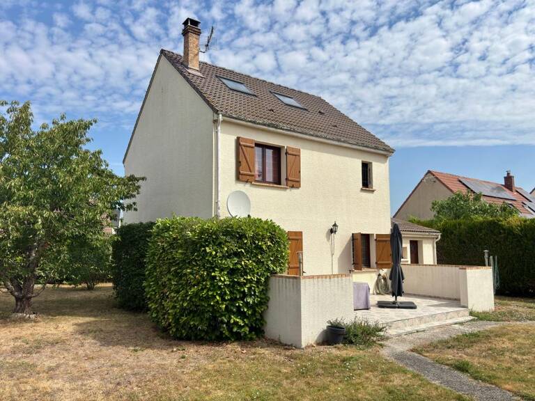Maison familiale avec 3 chambres, bureau, jardin et garage — photo 1