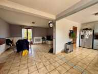 Maison familiale avec 3 chambres, bureau, jardin et garage — photo 3