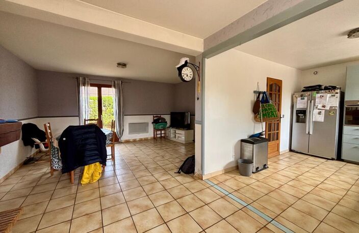 Maison familiale avec 3 chambres, bureau, jardin et garage — photo 3